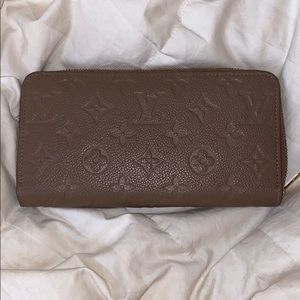 Louis Vuitton Zippy Wallet